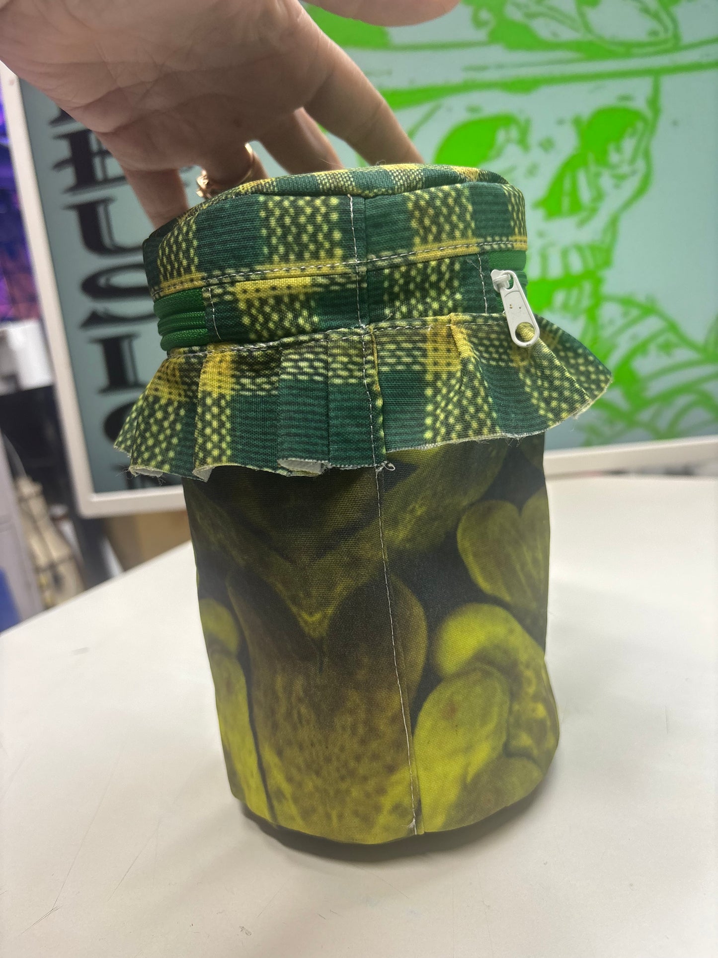 Pickle jar