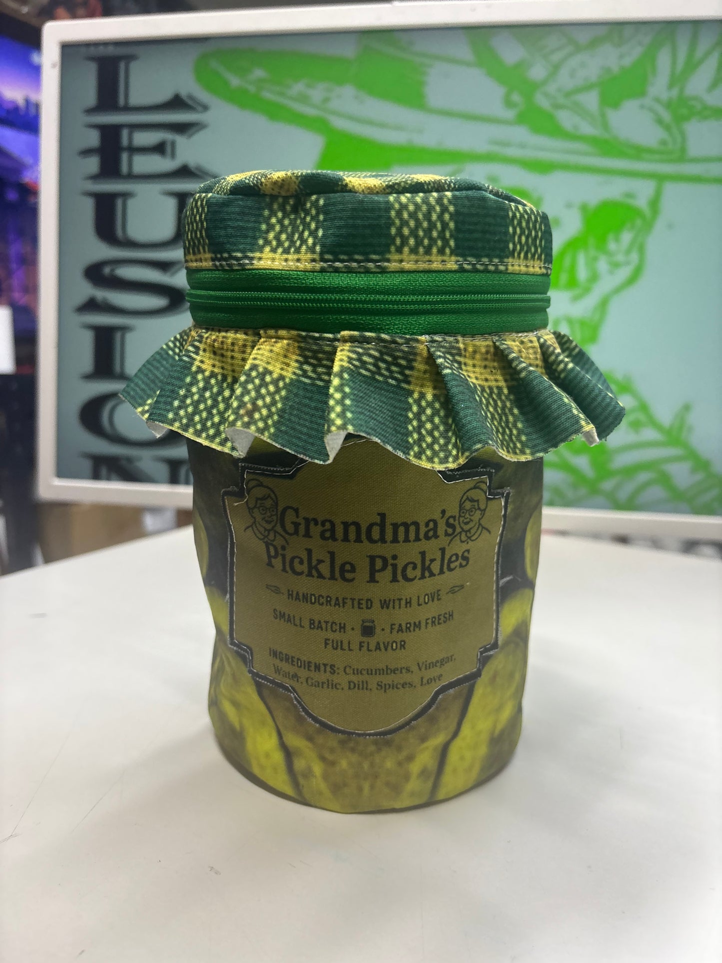 Pickle jar