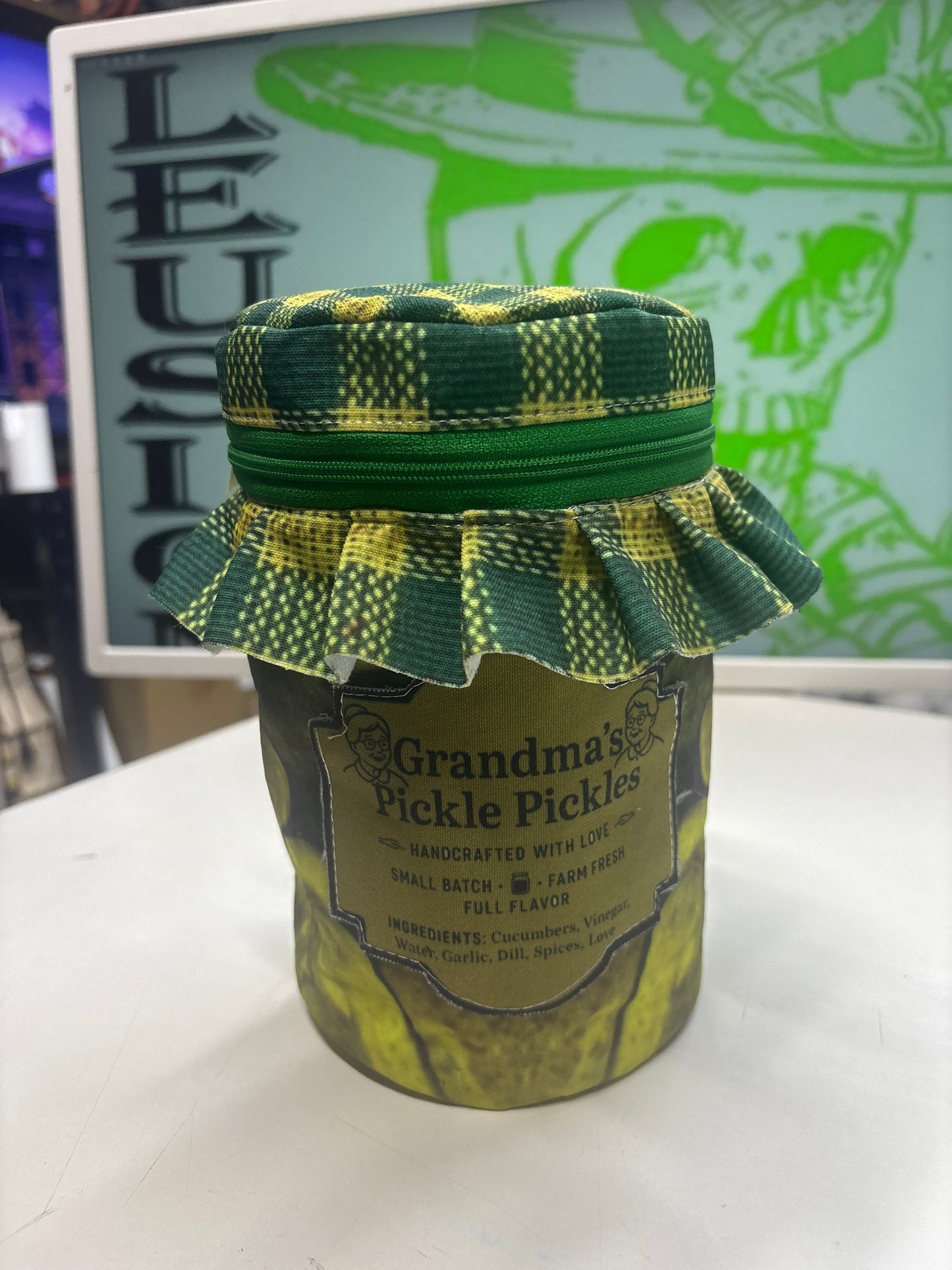 Pickle jar